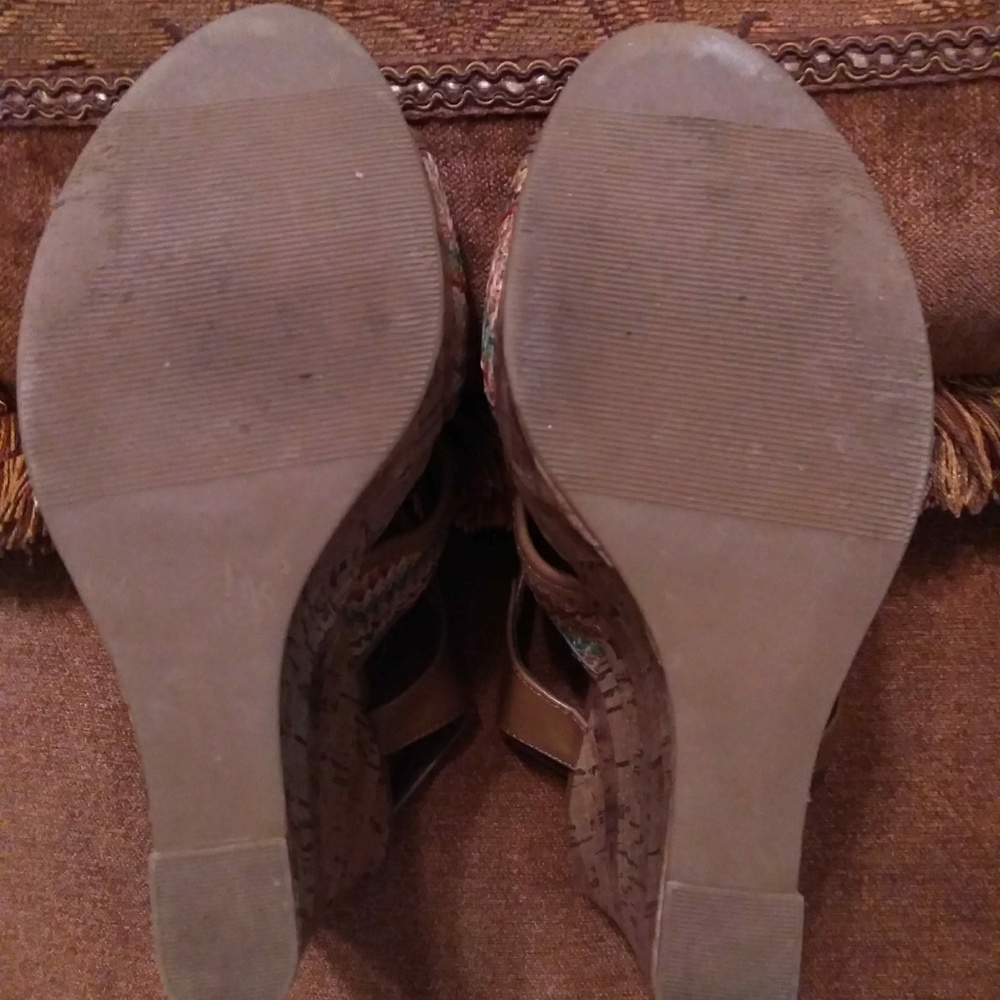 Shoes - Picture 4 of 6
